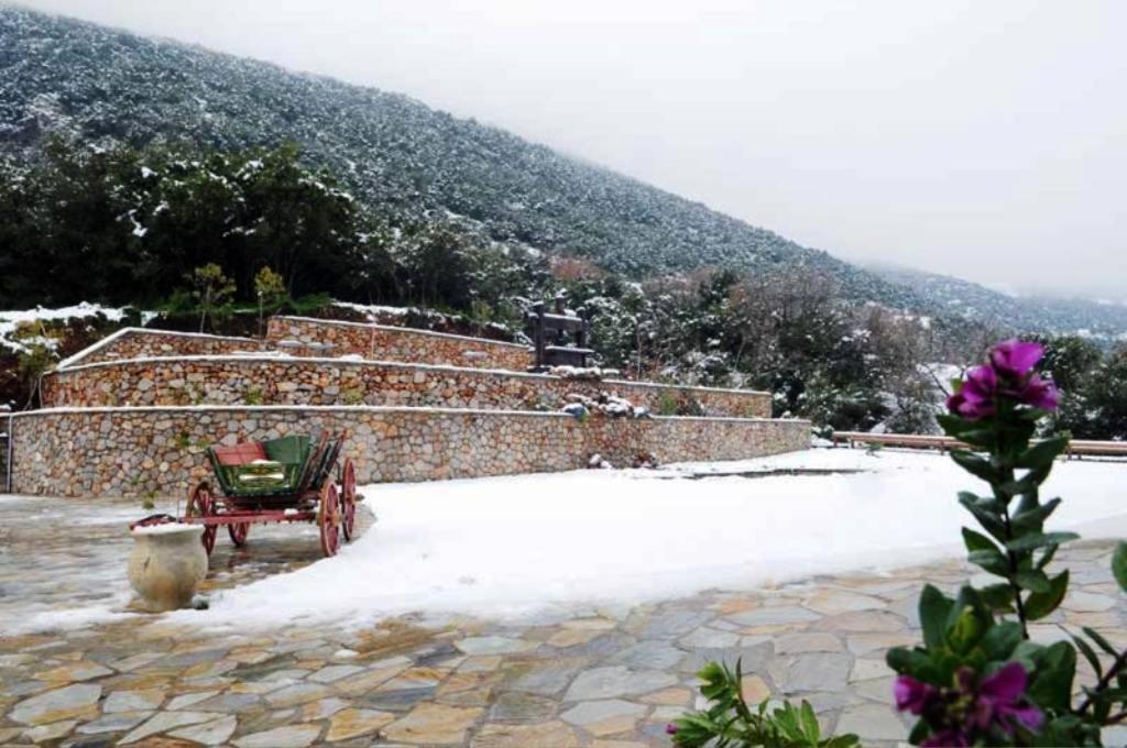 Metohi Hotel Mariolata Exterior photo